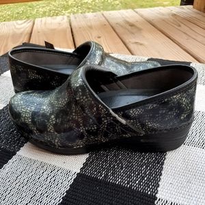 Dansko size 37